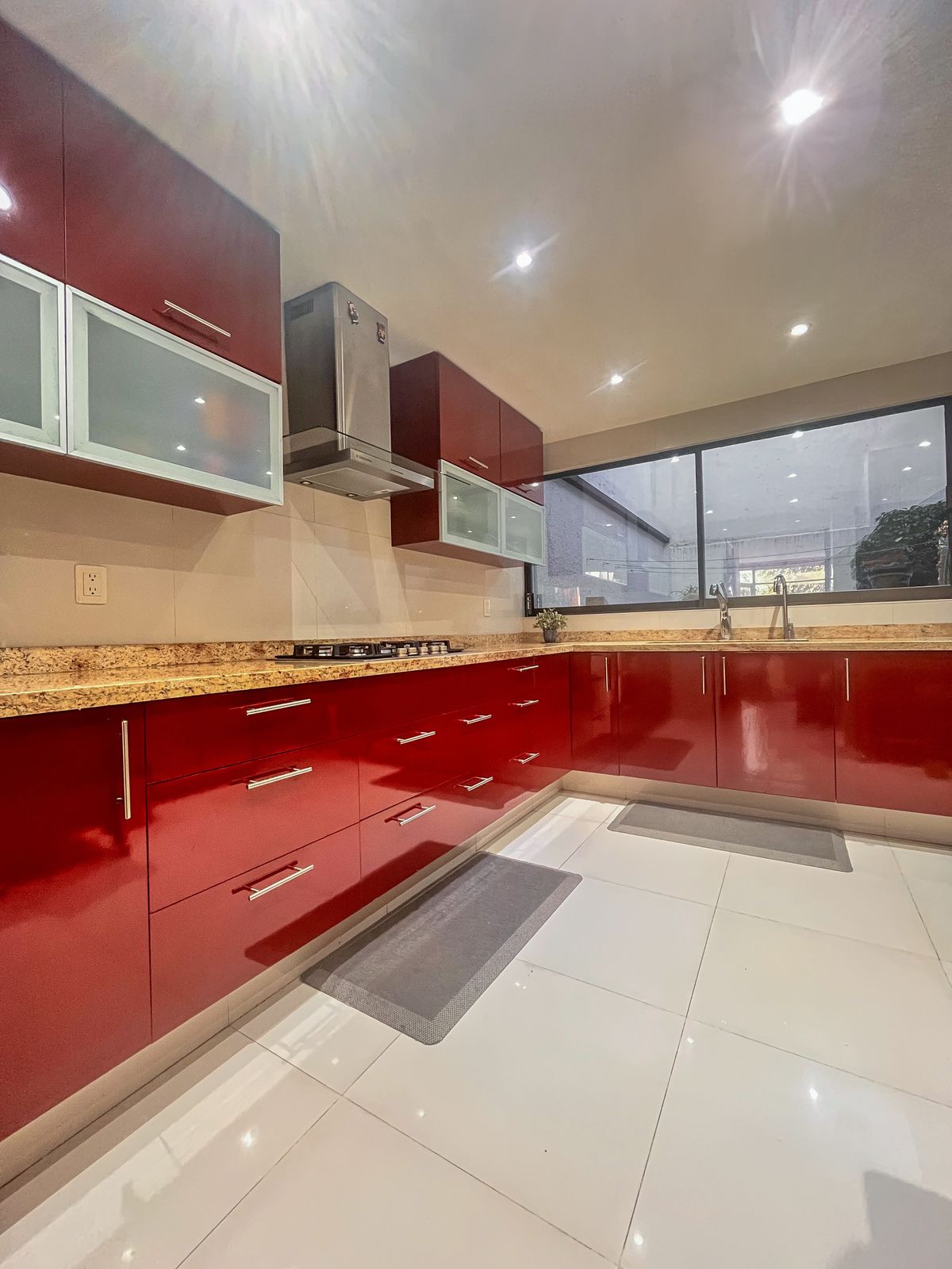 4 of 12: COCINA