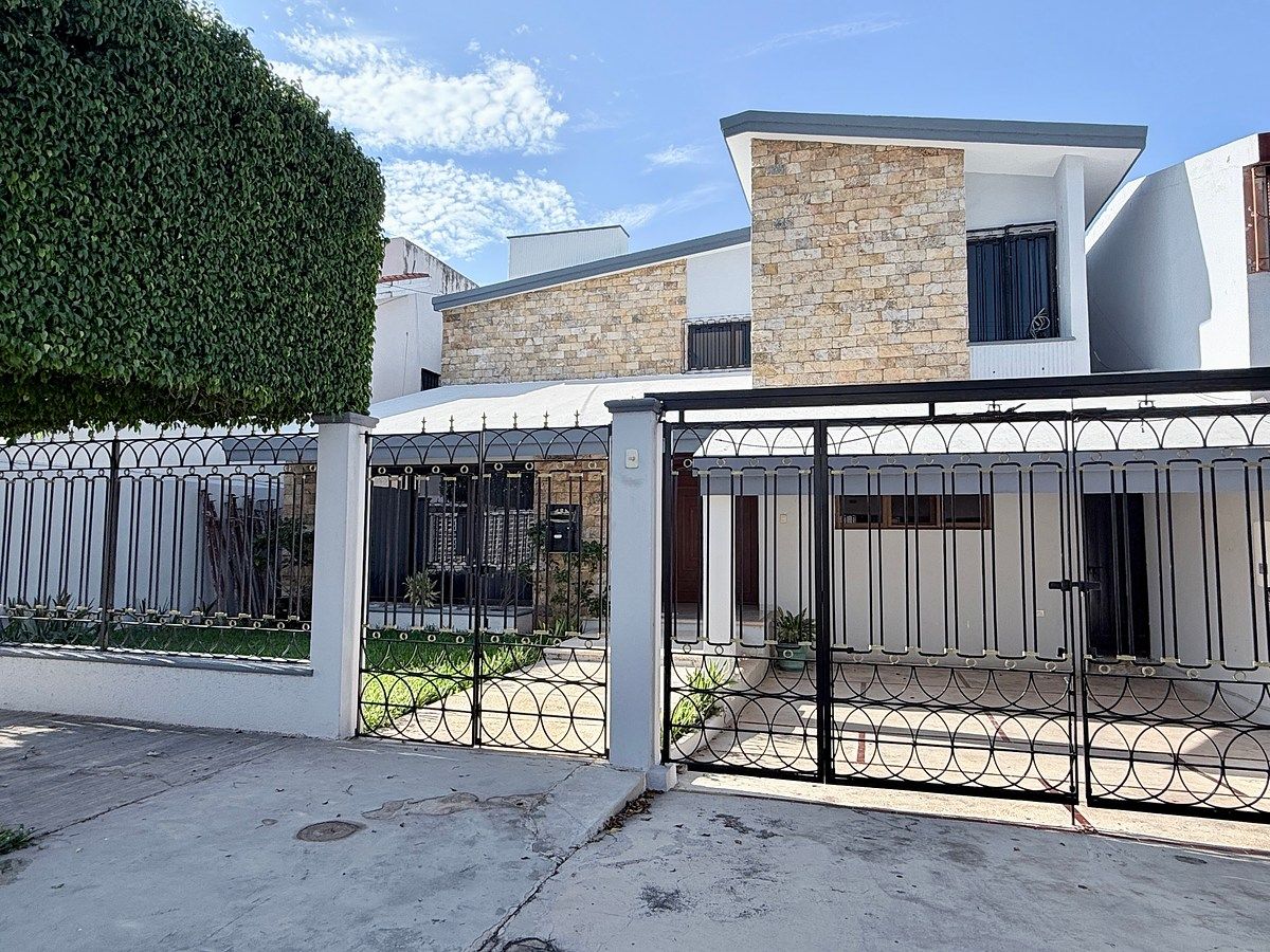 Casa Venta Mérida, 360m2, a 350m de Prol. Av Paseo de Montejo, Gonzalo Guerrero., foto 1 de 15