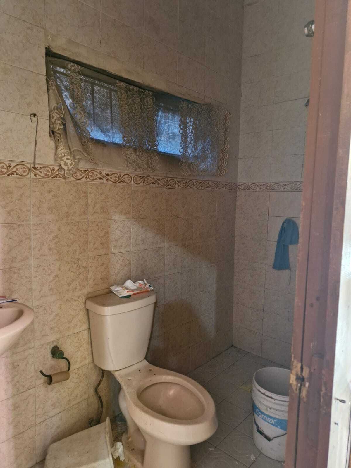4 of 6: Baño