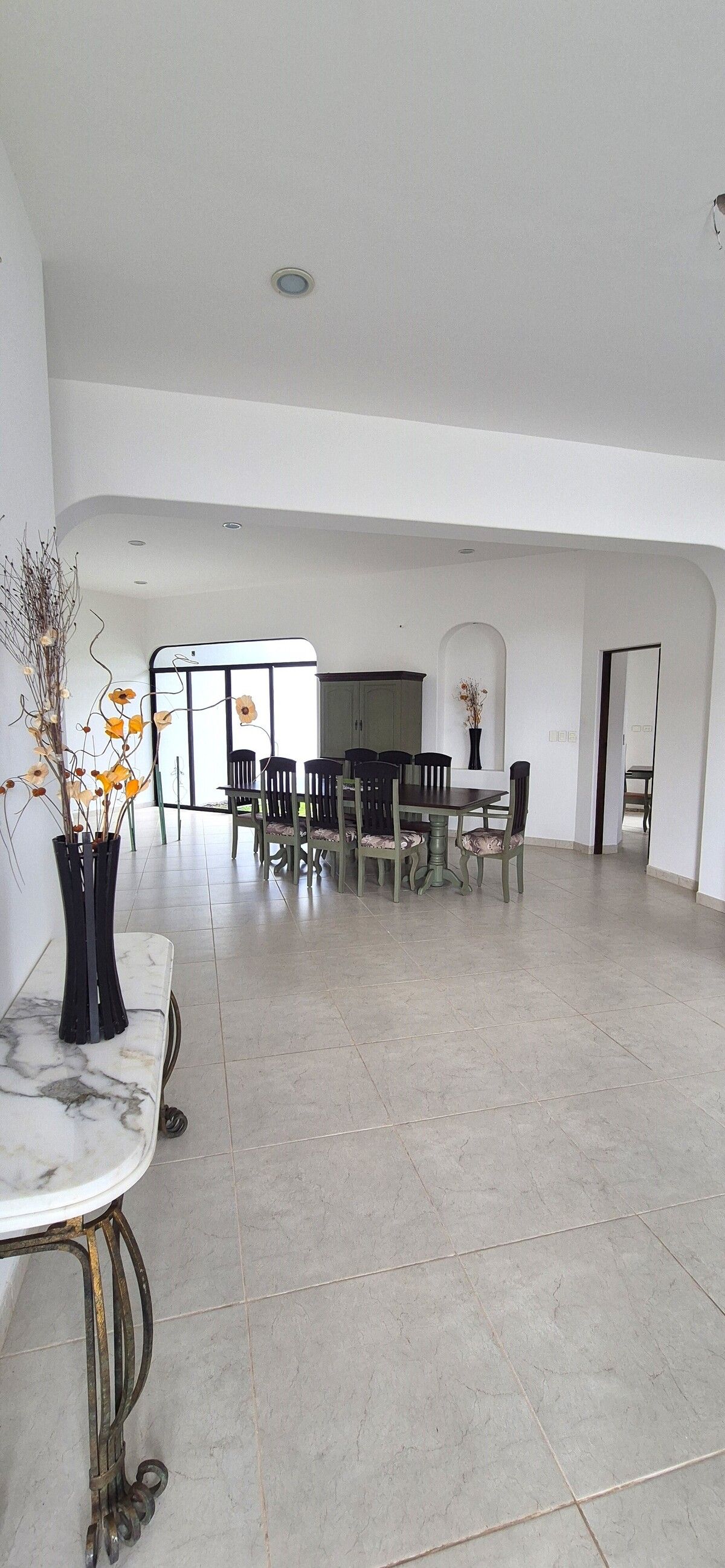 6 de 27: AREA COMEDOR