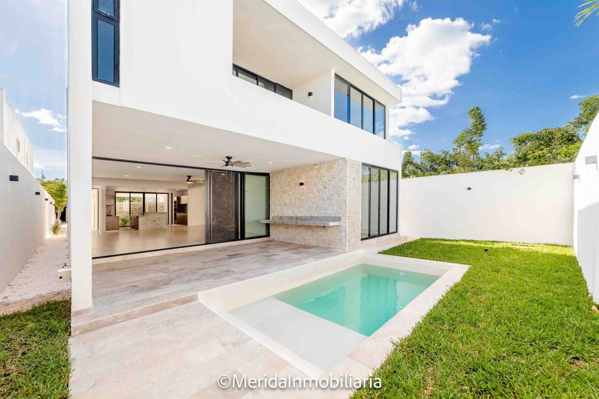 Casa en Venta en Privada Nortemerida con recamara en planta baja