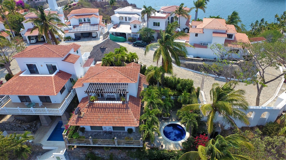 casa de Playa de Lujo en Manzanillo Fraccionamiento La Punta | EasyBroker