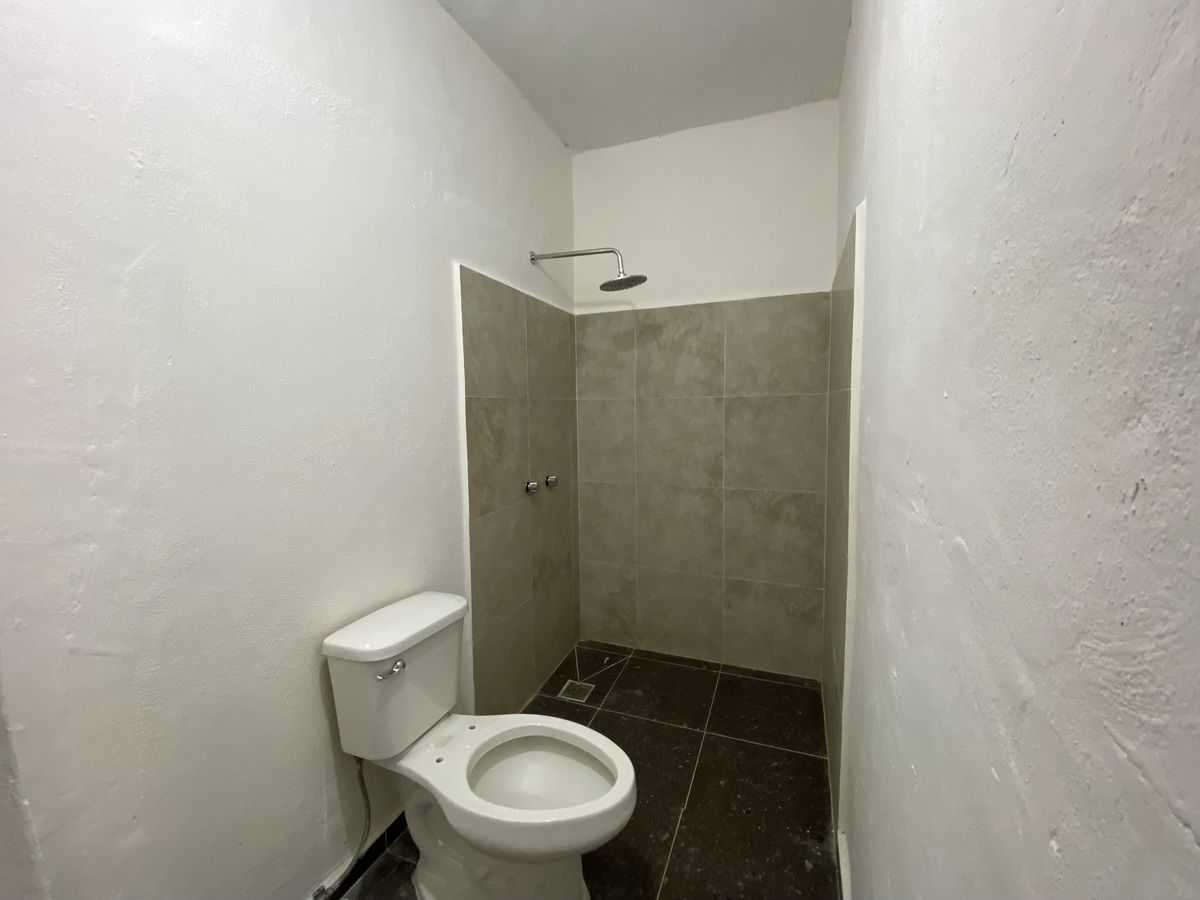 5 of 10: Baño completo