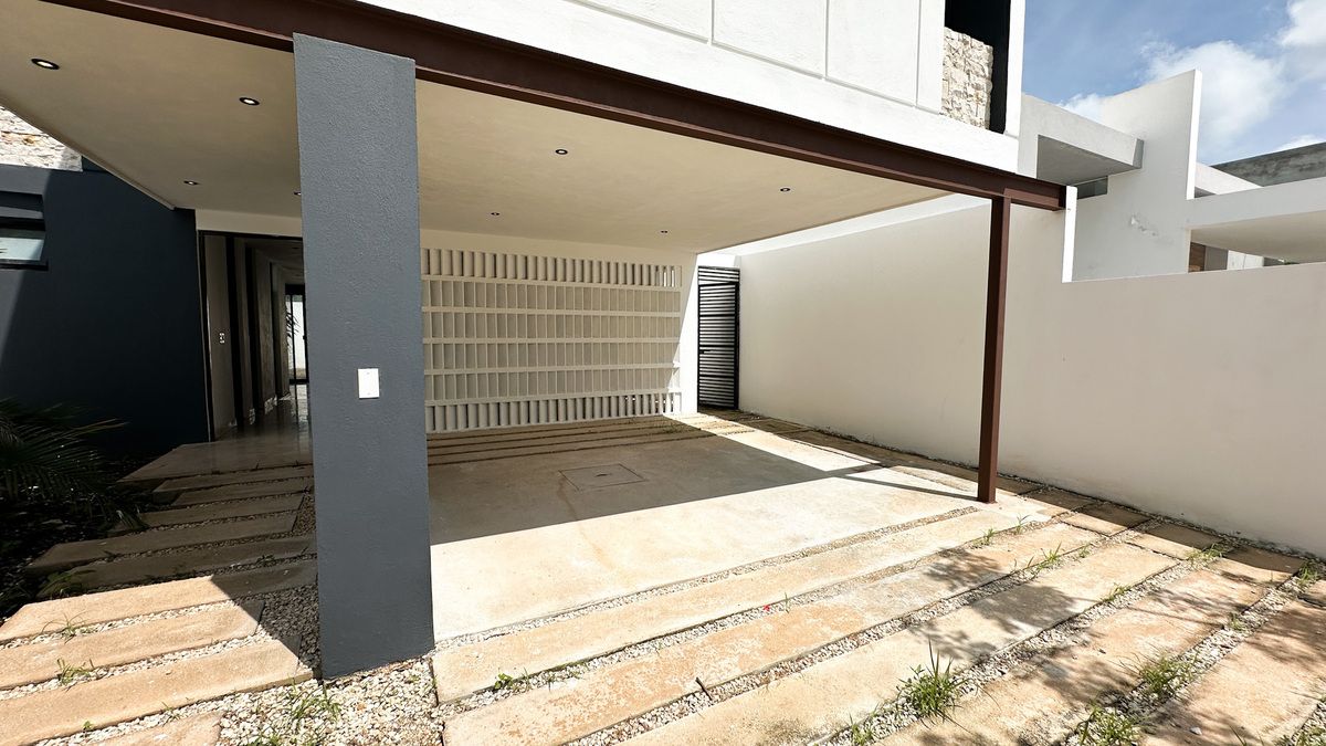 2 of 30: ESTACIONAMIENTO