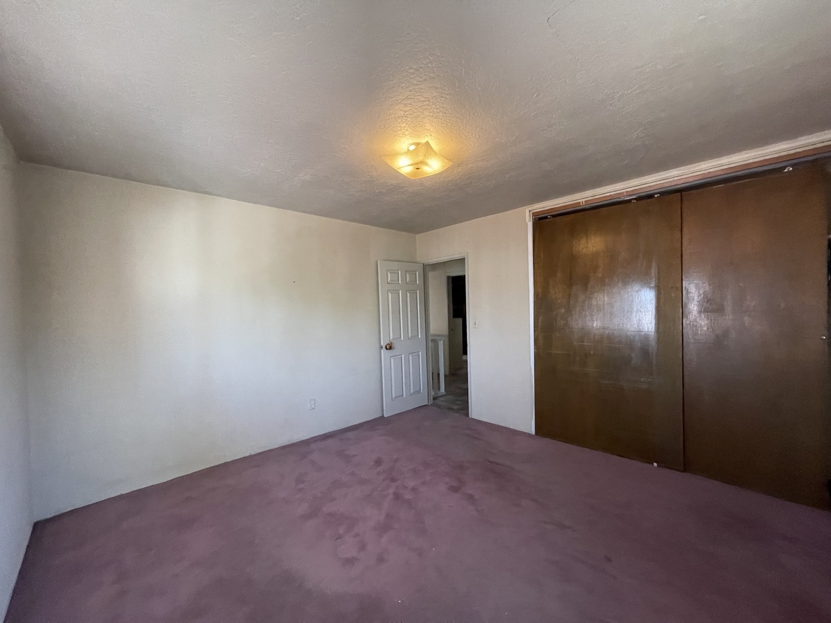 27 de 45: Recámara con closet planta alta casa