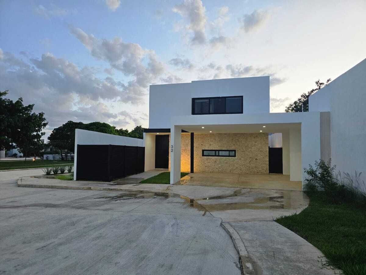 1 of 45: FACHADA