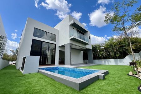 Casa en venta Mérida| Dentro de Yucatán Country Club| 4 habitaciones| 429.08 m²
