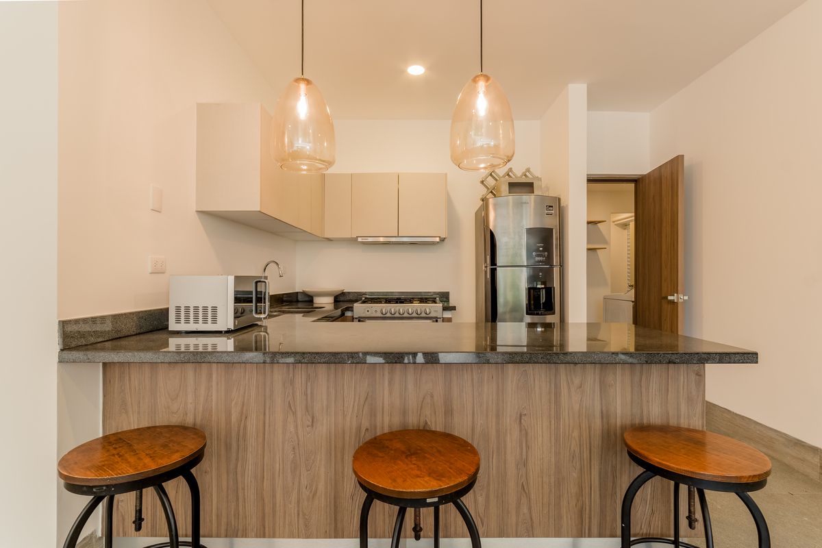 8 of 28: Barra Desayunadora