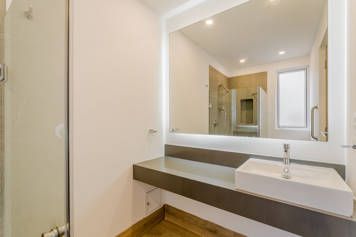 15 de 28: Baño Recamara Principal.