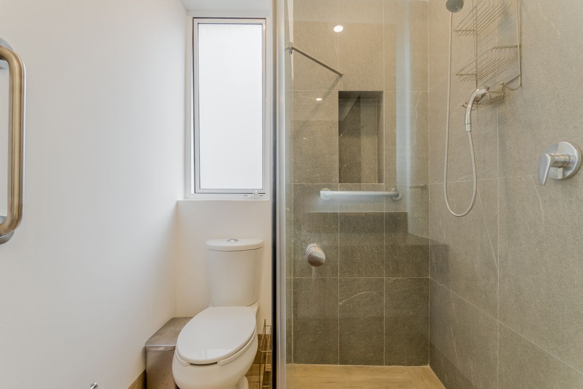 13 of 28: Baño Recamara Principal