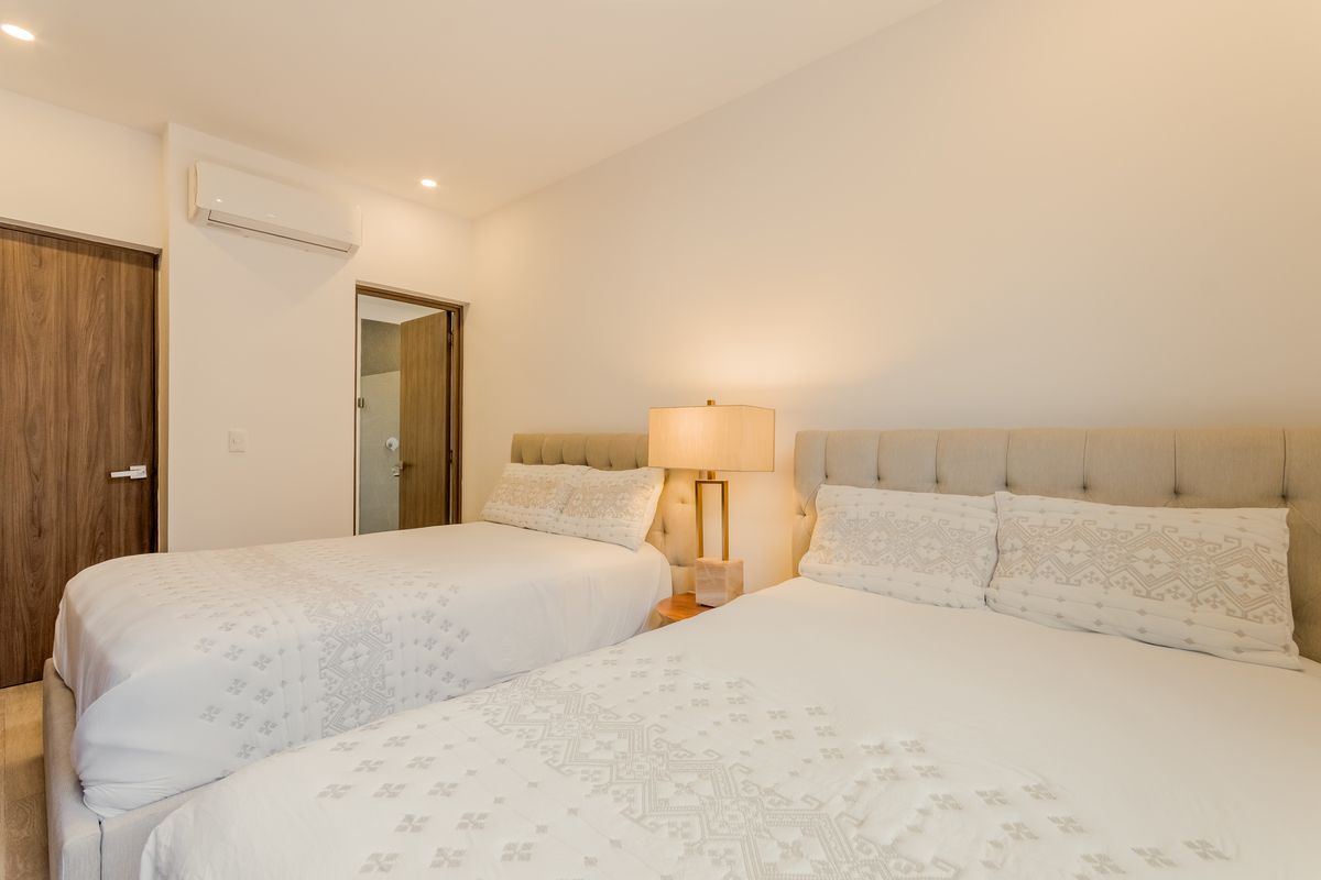 17 of 28: Segunda Recamara 2 camas Queen