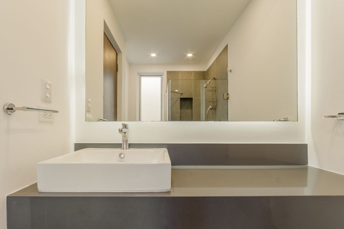 21 de 28: Baño Segunda Recamara