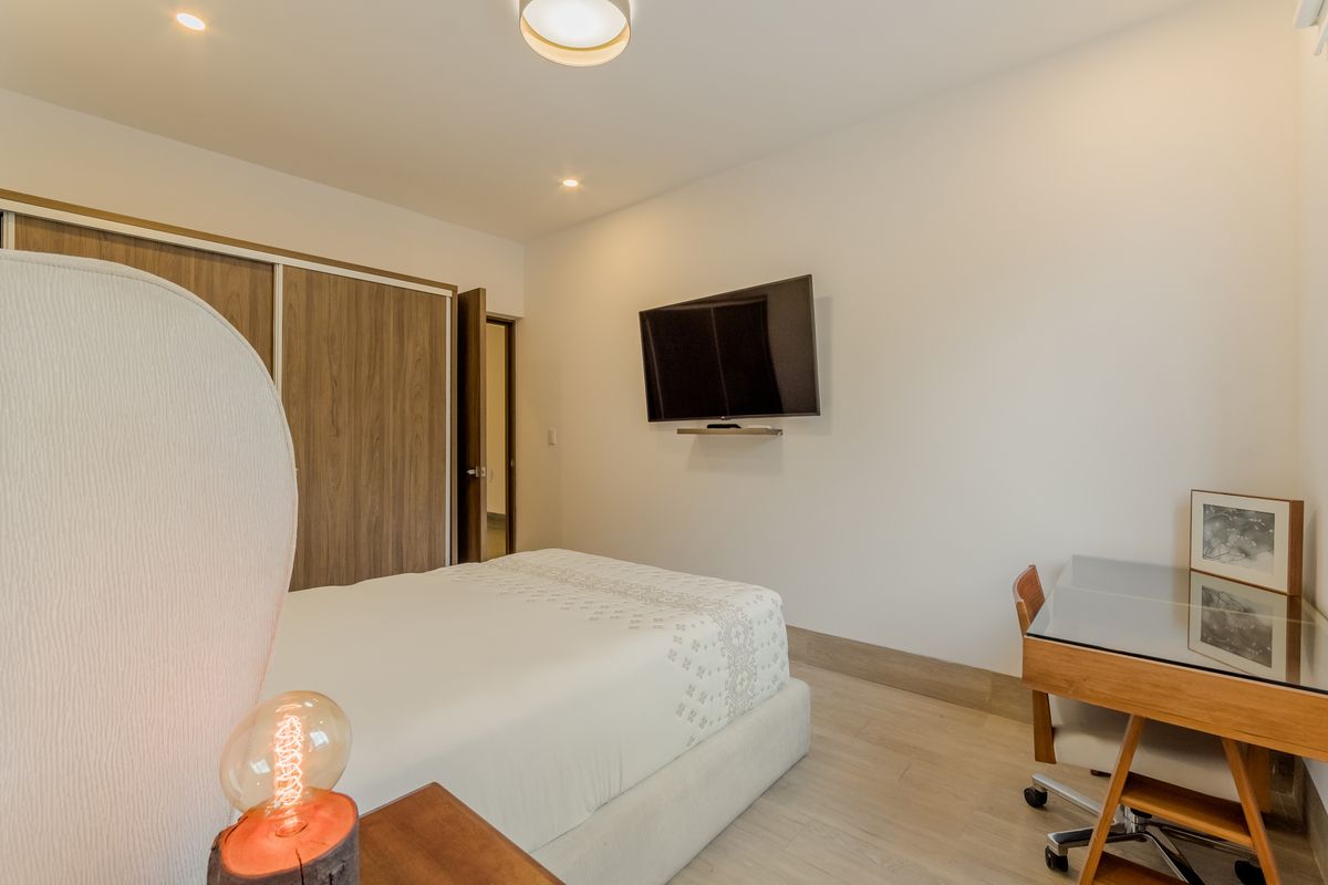 19 de 28: Tercera Recamara Cama Queen