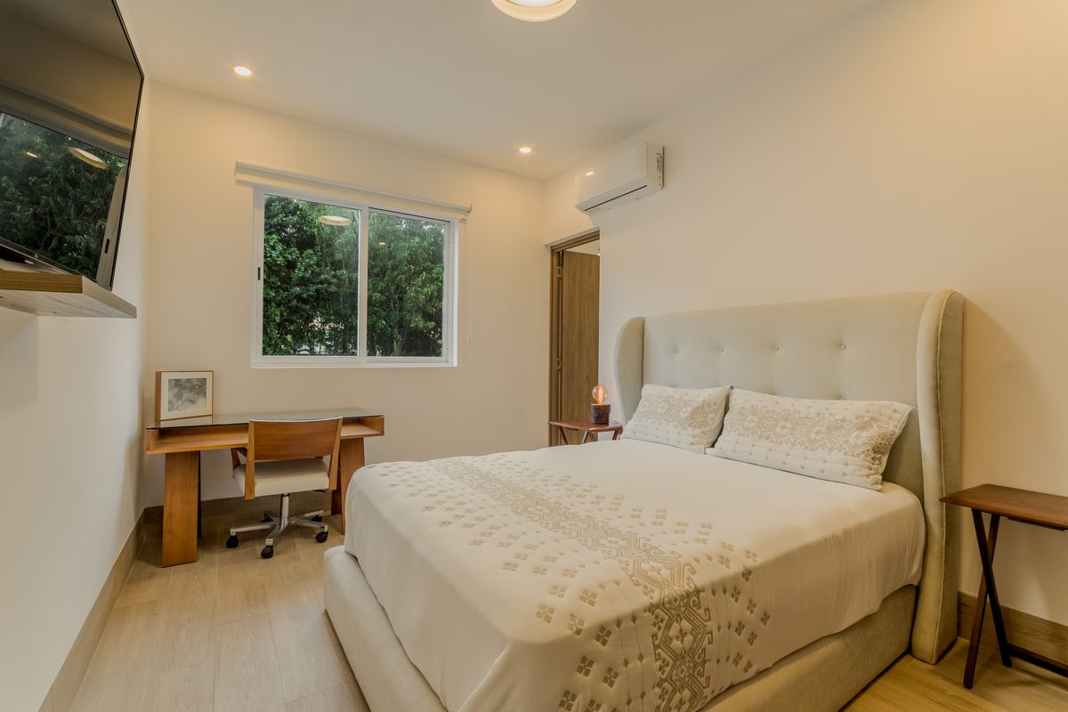 22 of 28: Tercera Recamara Cama Queen