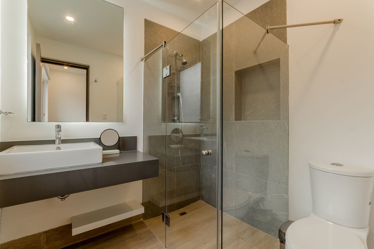 26 de 28: Baño tercera Recamara