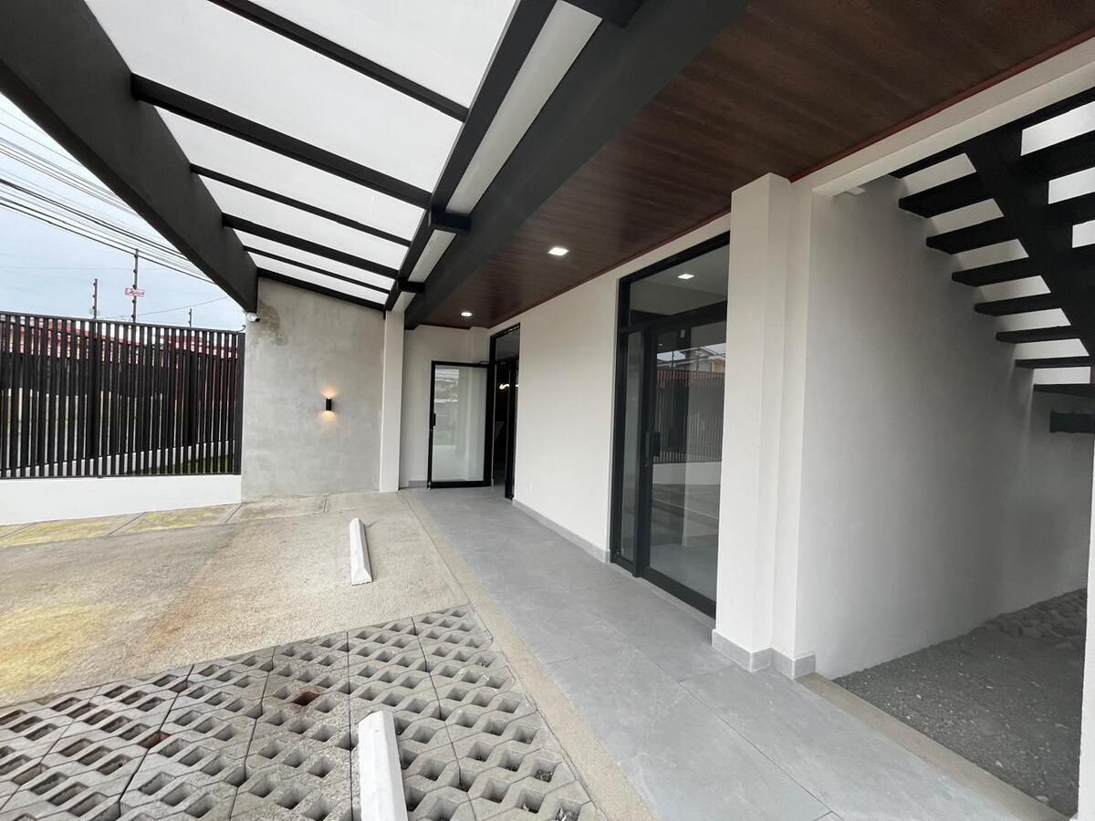 1 de 16: Fachada