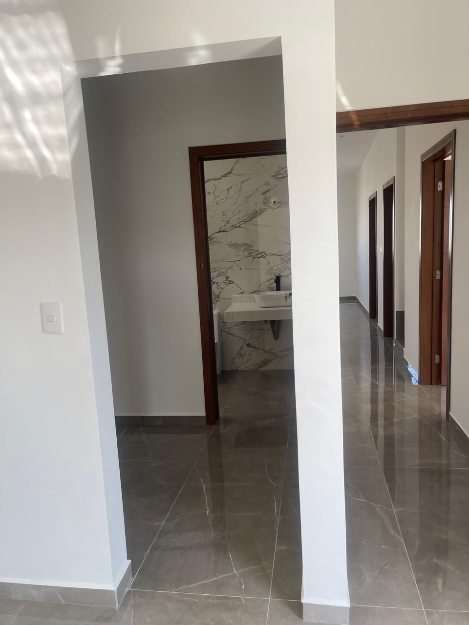 5 de 11: RECAMARA PRINCIPAL CON BAÑO Y VESTIDOR