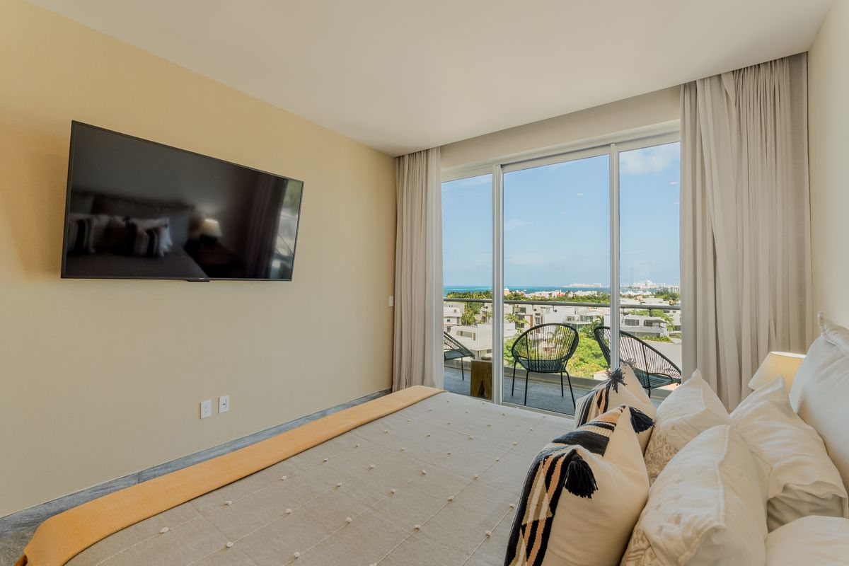 1 of 37: Recamara Principal Cama King