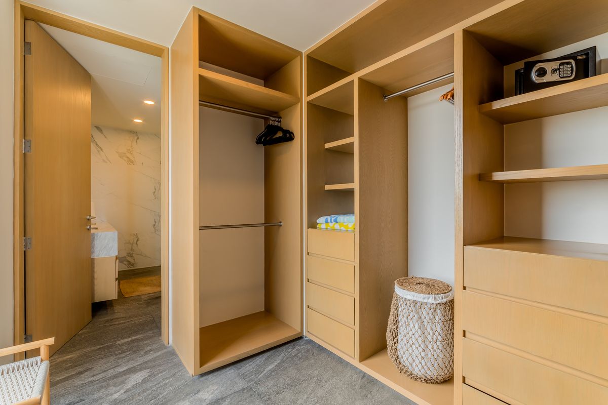 11 of 37: Vestidos Recamara Principal