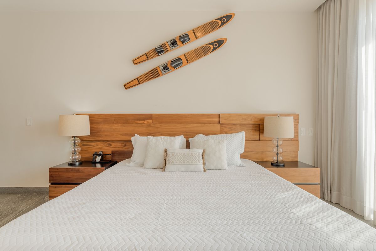 19 of 37: Segunda Recamara cama King