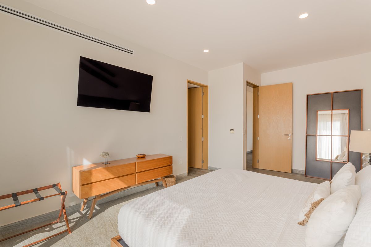 22 de 38: Segunda Recamara cama King