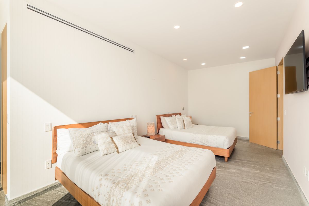 25 of 37: Tercera Recamara con 2 camas Queen