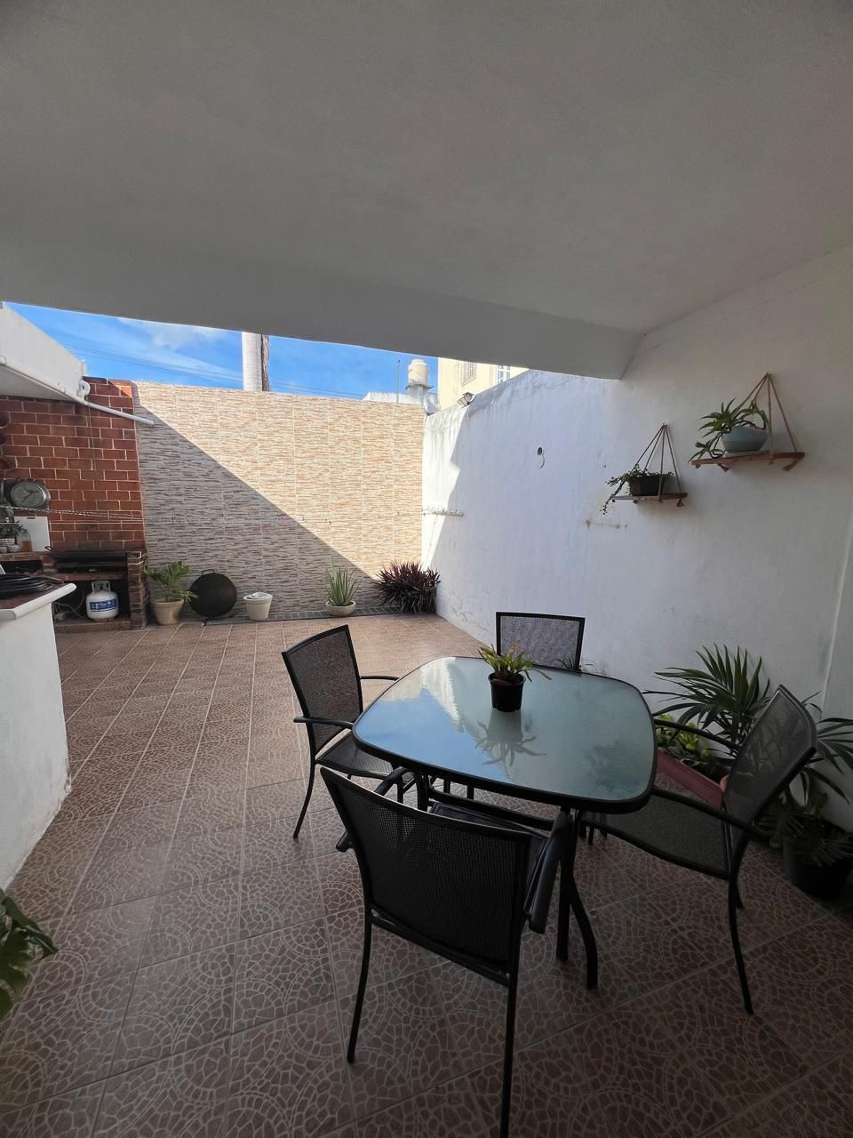 7 de 15: Terraza posterior en patio