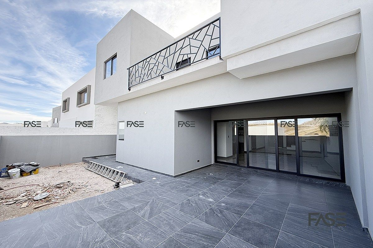 15 de 31: Fachada posterior y patio