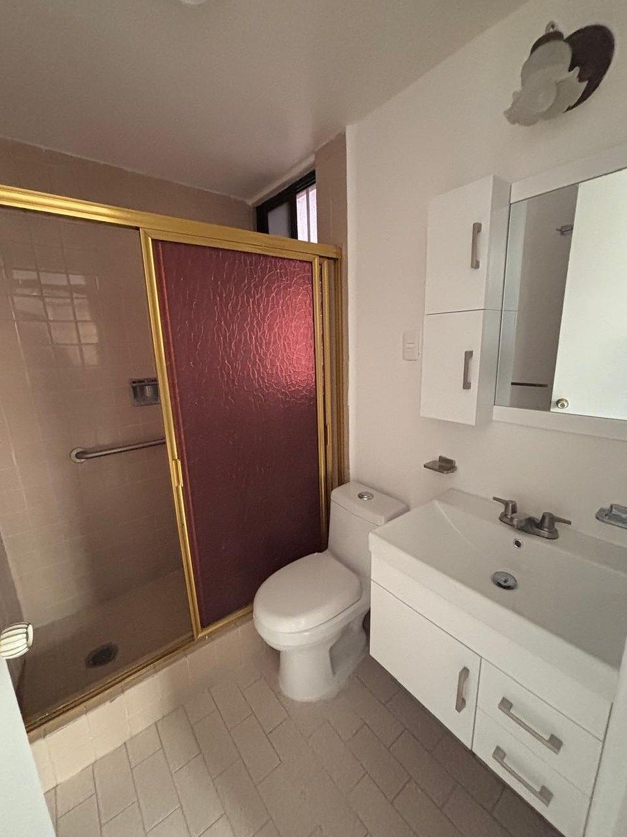 14 de 37: Baño completo planta baja