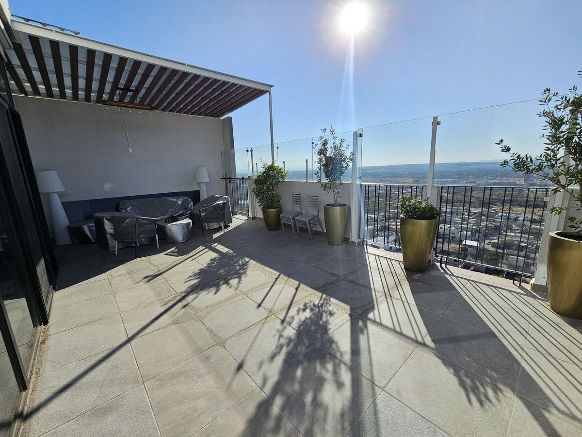 TERRAZA CON PERGOLA