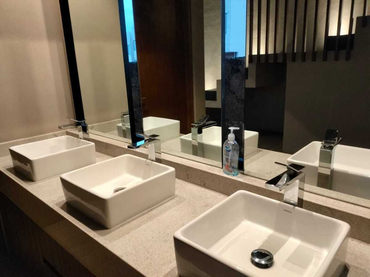 2 de 23: WC casa club