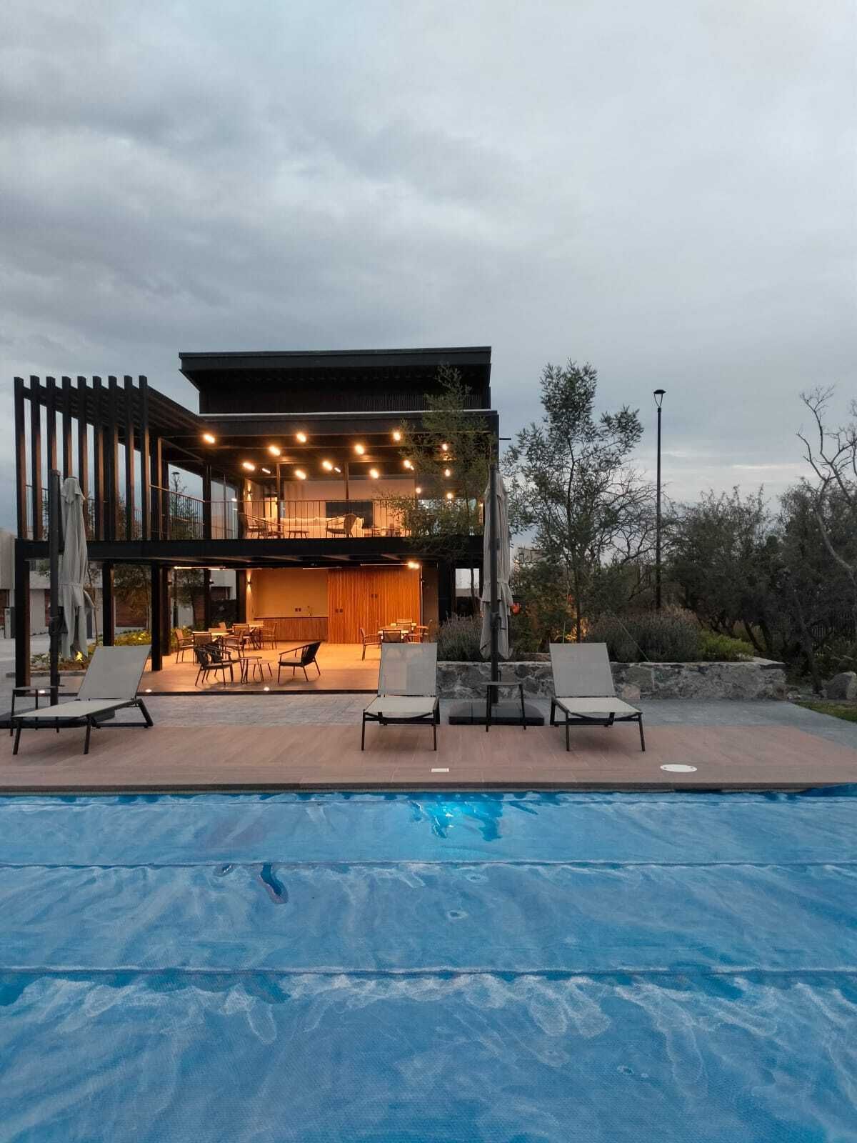 6 de 23: Casa club y alberca