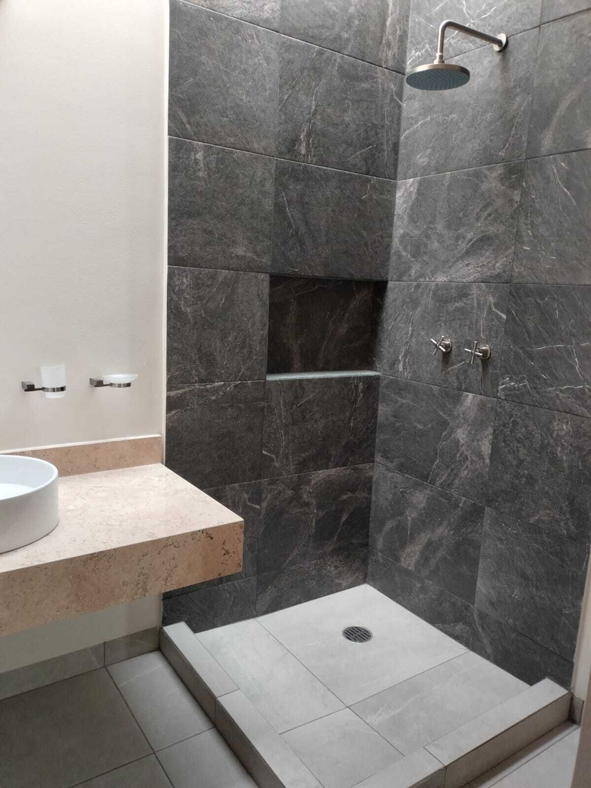 11 de 23: Baño recámaras secundarias