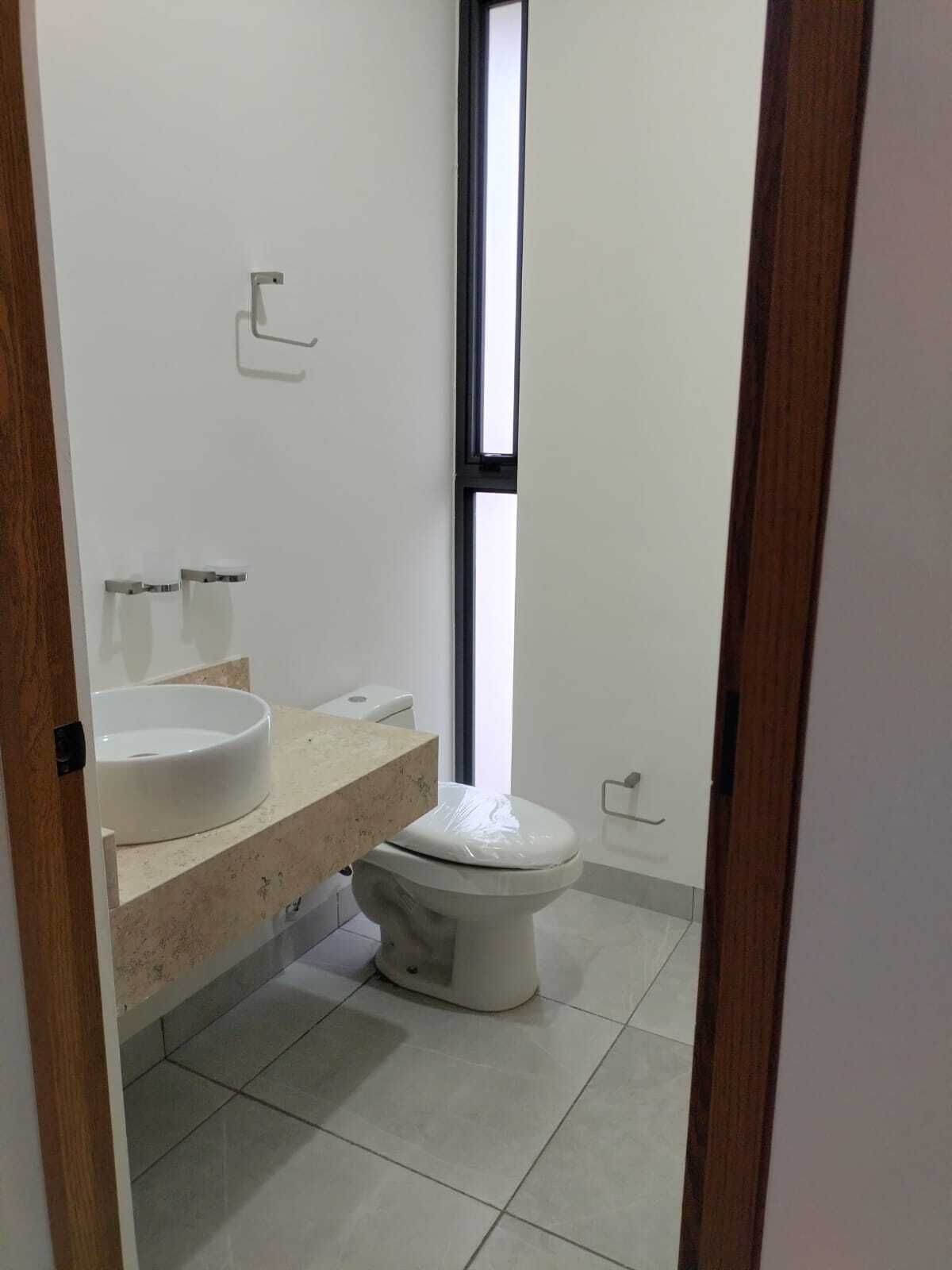 20 de 23: Medio baño