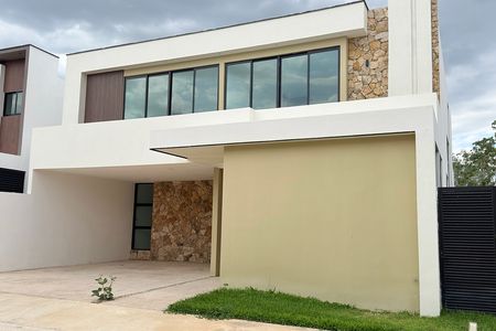 CASA EN VENTA EN MÉRIDA, PRIVADA PARQUE NATURA, ENTREGA INMEDIATA