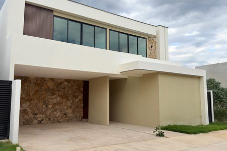 CASA EN VENTA EN MÉRIDA, PRIVADA PARQUE NATURA, ENTREGA INMEDIATA