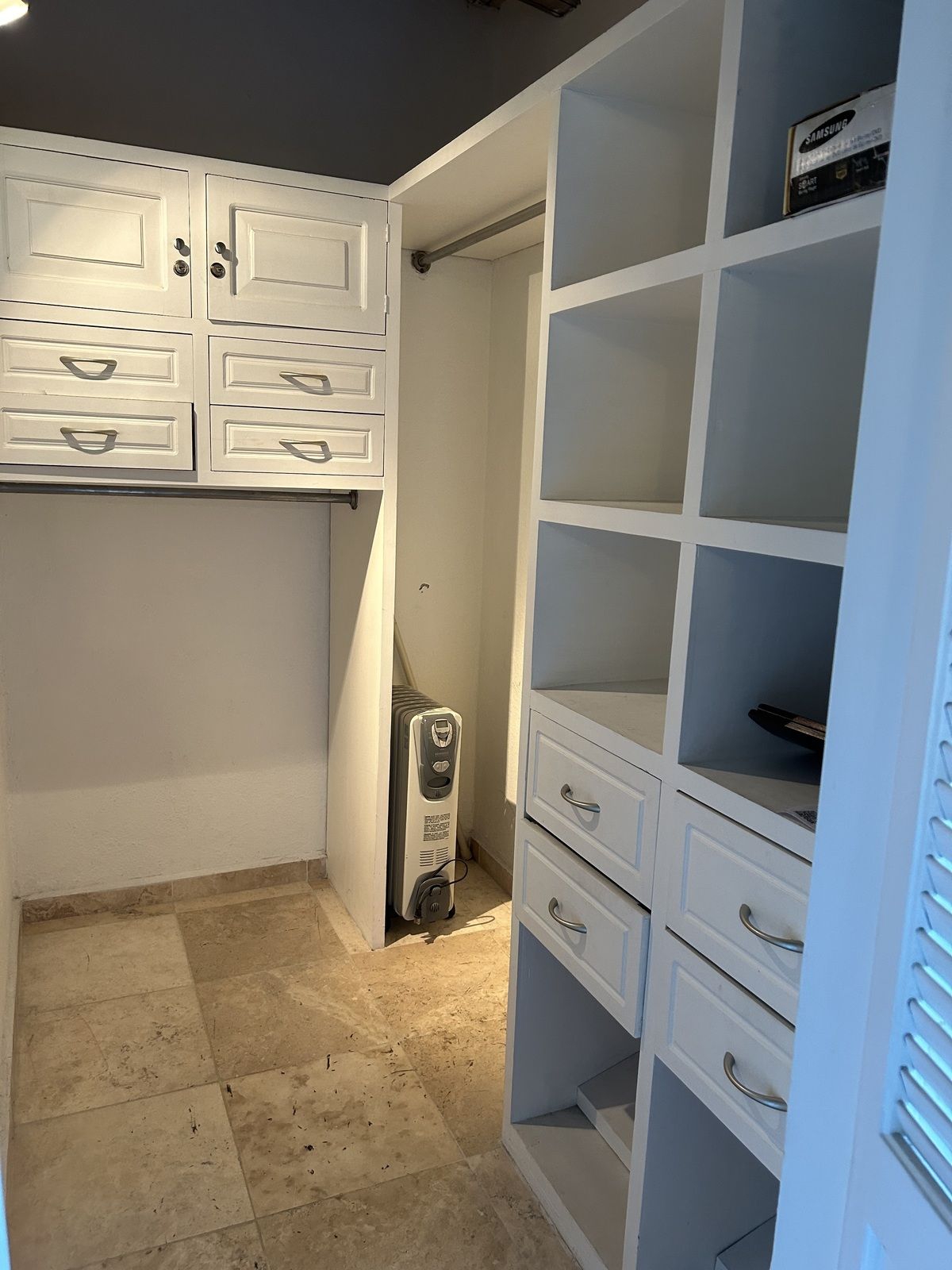 33 de 45: Walk-in closet