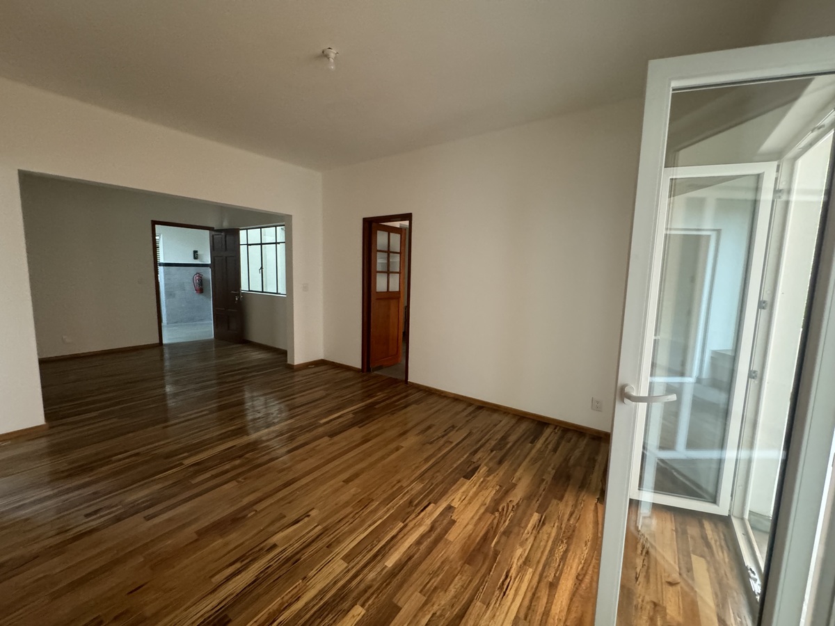 10 de 21: Sala con acceso al comedor