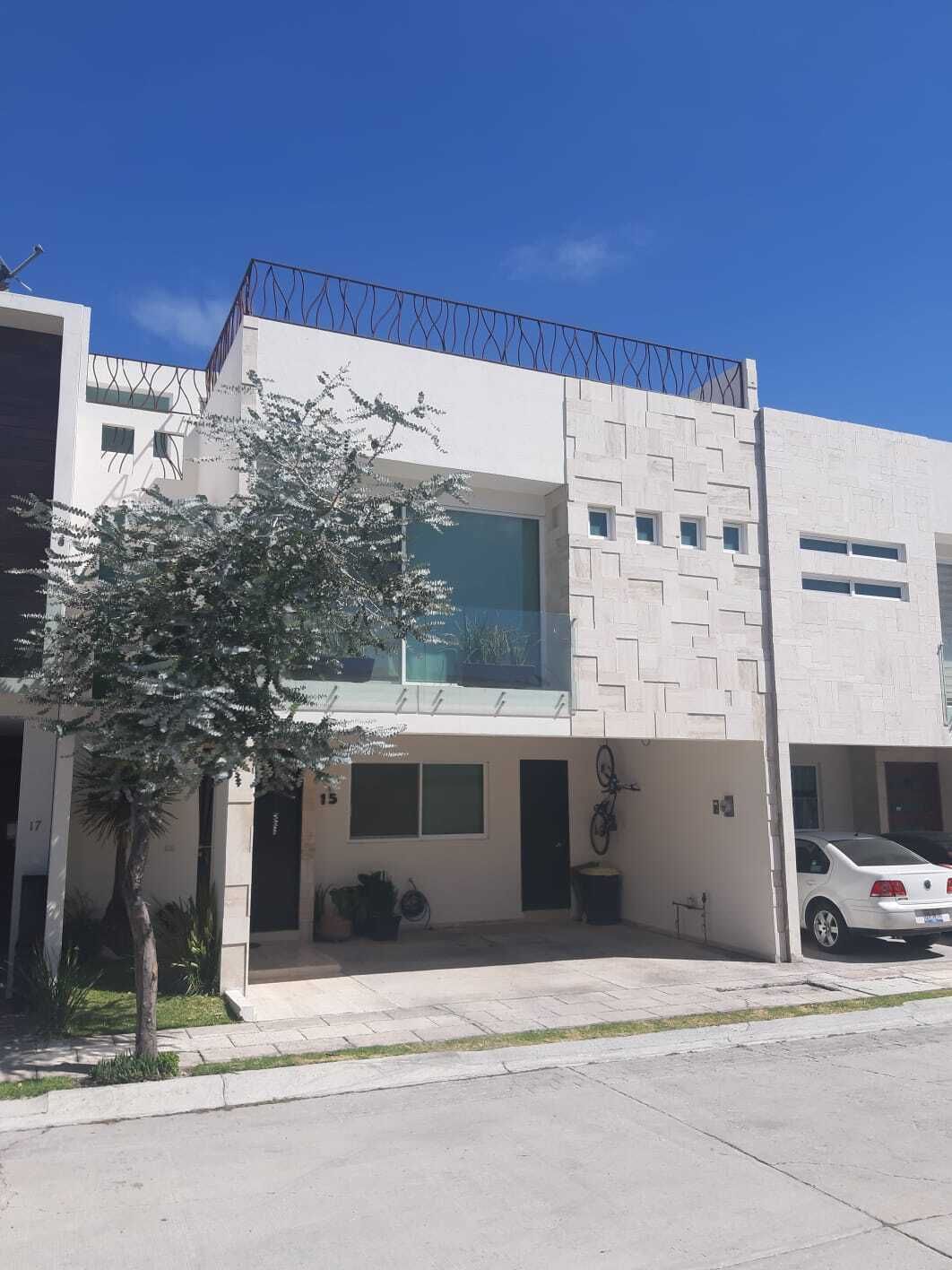 Hermosa Casa en Venta en Lomas de Angelópolis - foto 2
