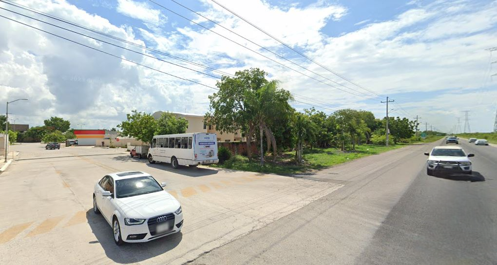 3 de 13: Sobre avenida