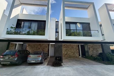 Townhouse en renta en Privada Sens en Santa Gertrudis Copó