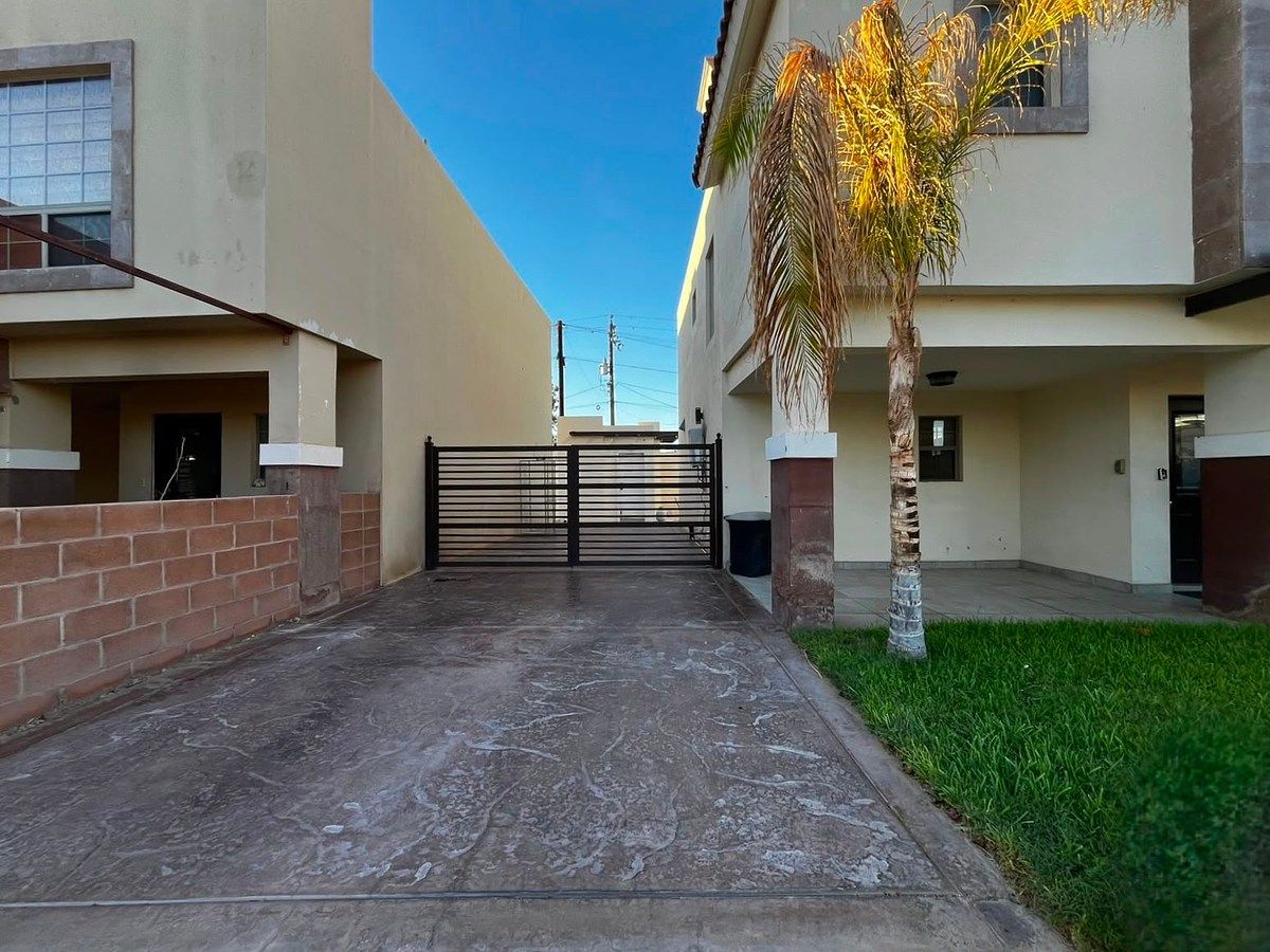 Casa en La Rioja Residencial, Mexicali, foto 2 de 25