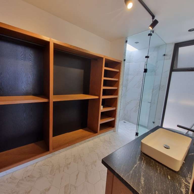 10 of 16: Baño recámara 1