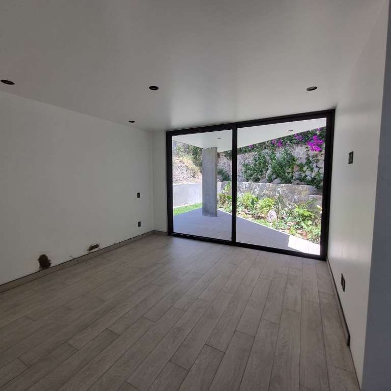 14 of 16: Recámara 3 con terraza