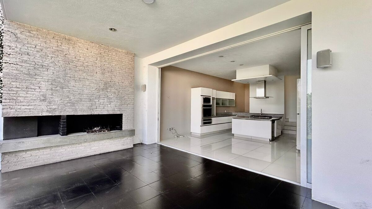 7 de 39: Terraza con ingreso a cocina