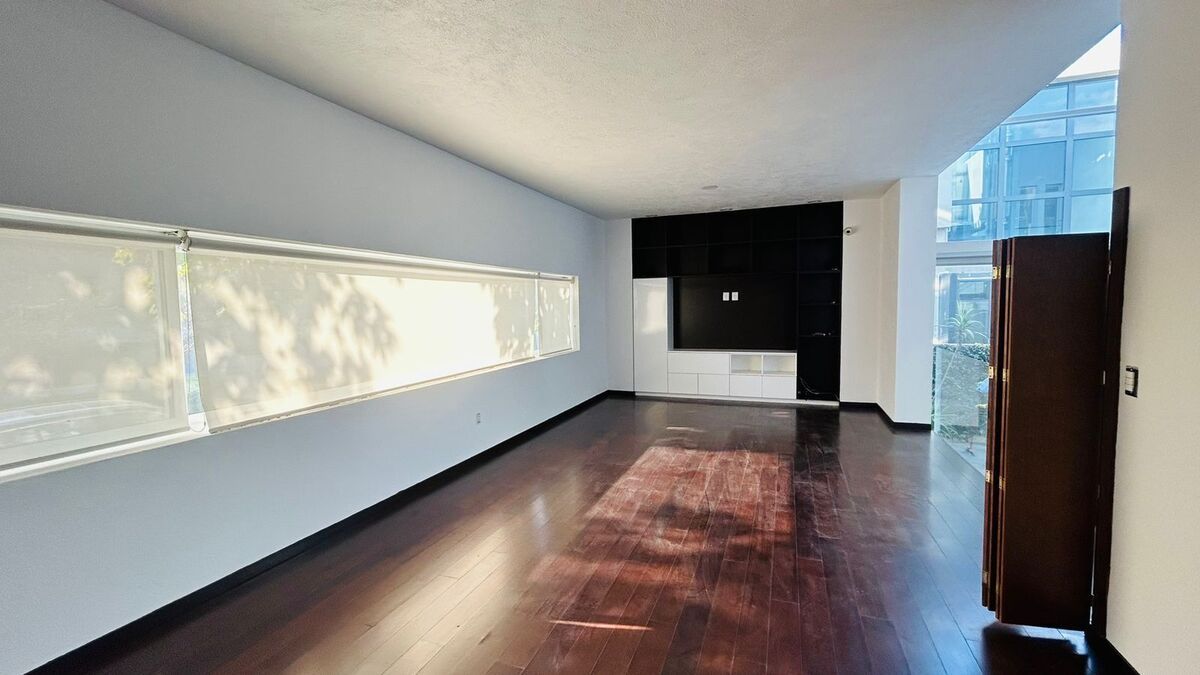 17 de 39: Area de TV y de estudio