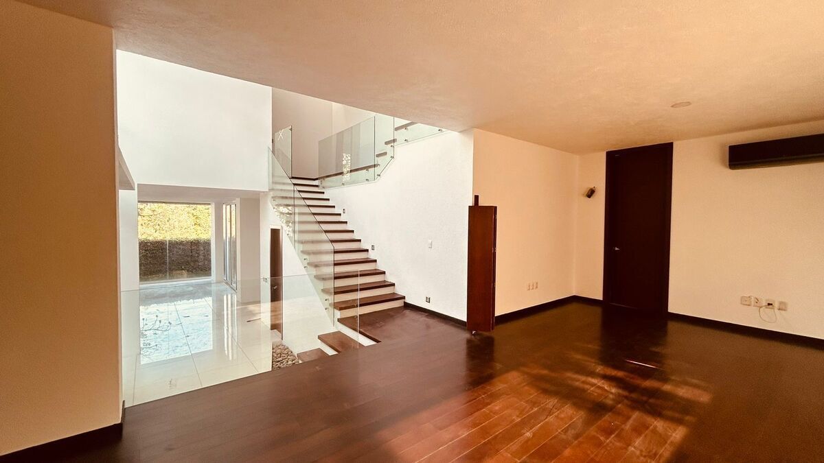 16 de 39: Area de TV y de estudio