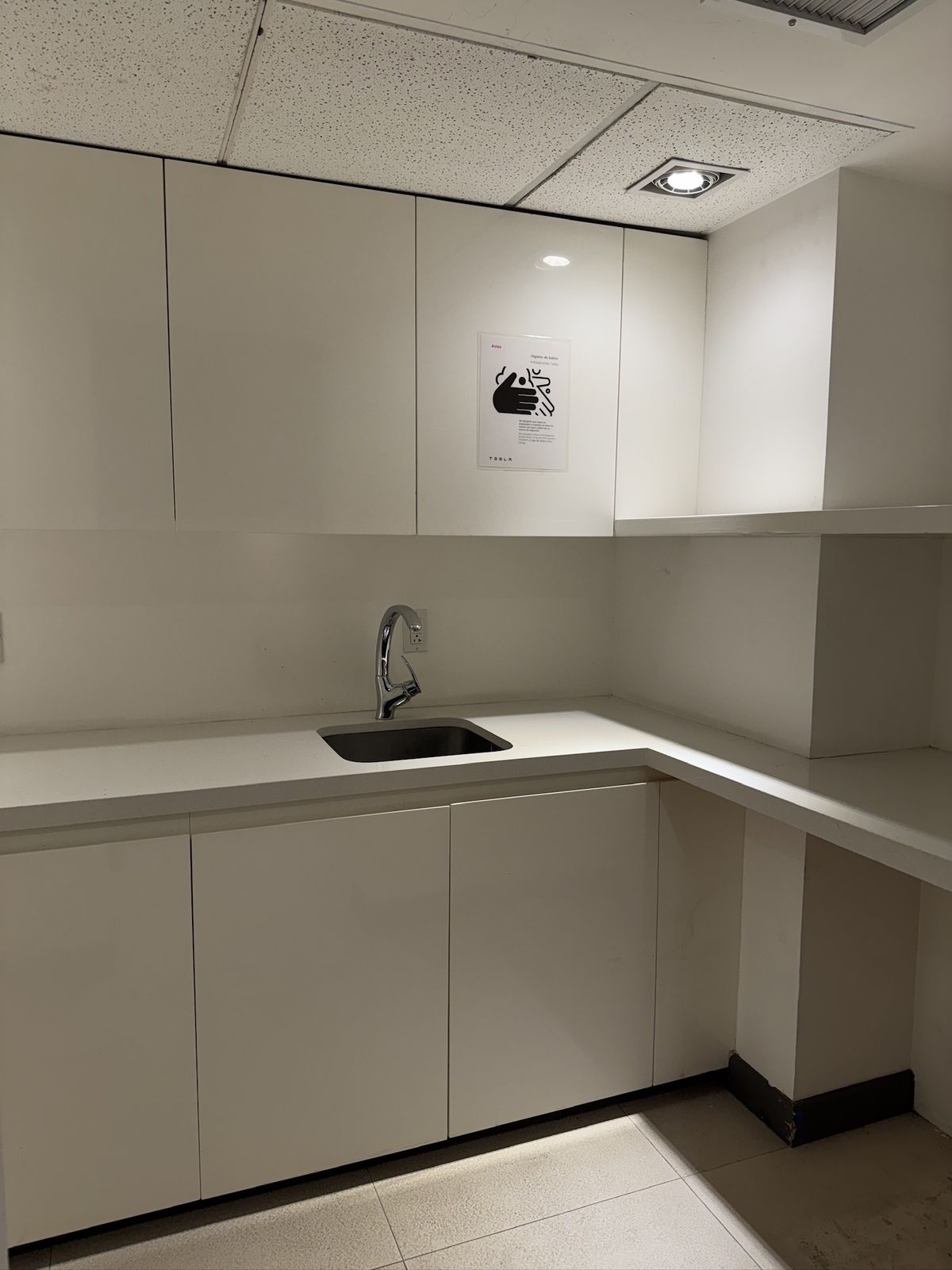 7 de 13: el deli con espacio para guardar