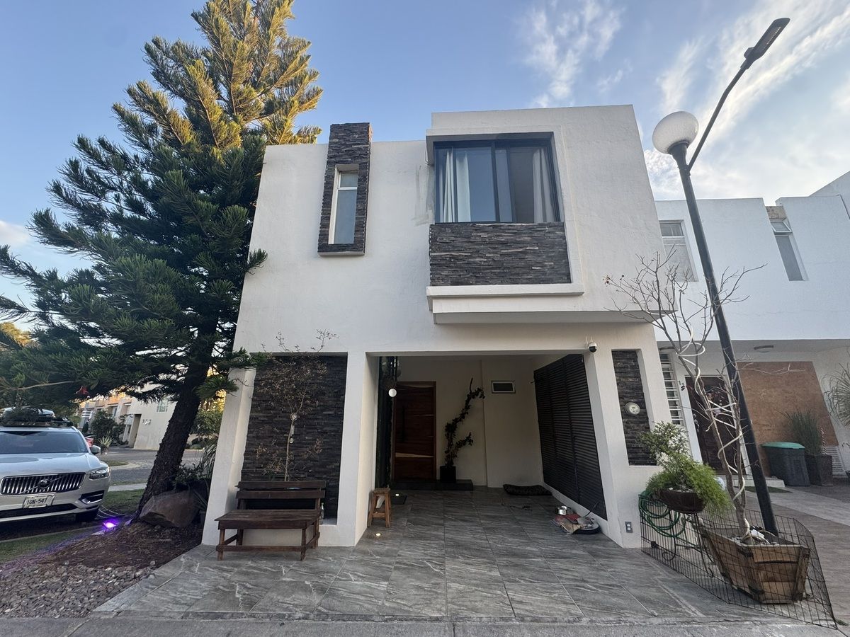 1 de 27: Fachada Frontal