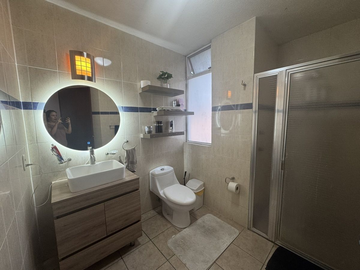 21 de 27: Baño Compartido
